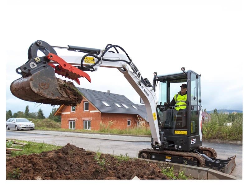 Steve’s Bobcat Excavator & Tipper Hire Hervey Bay demolition work in Takura