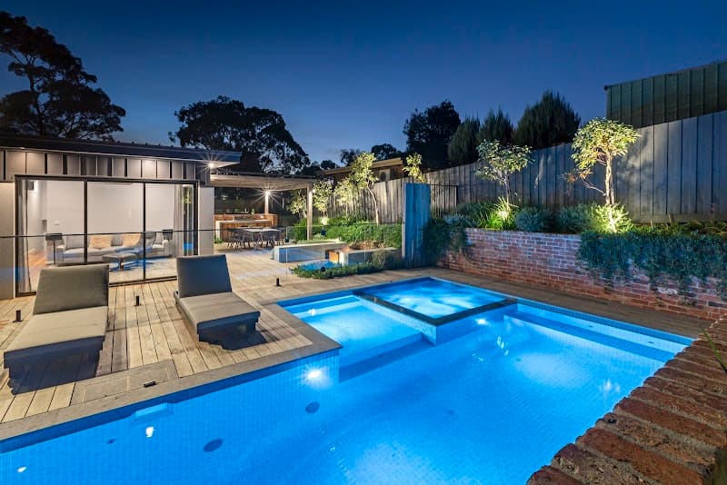 Striking Pools Melbourne pool builder work in Greensborough