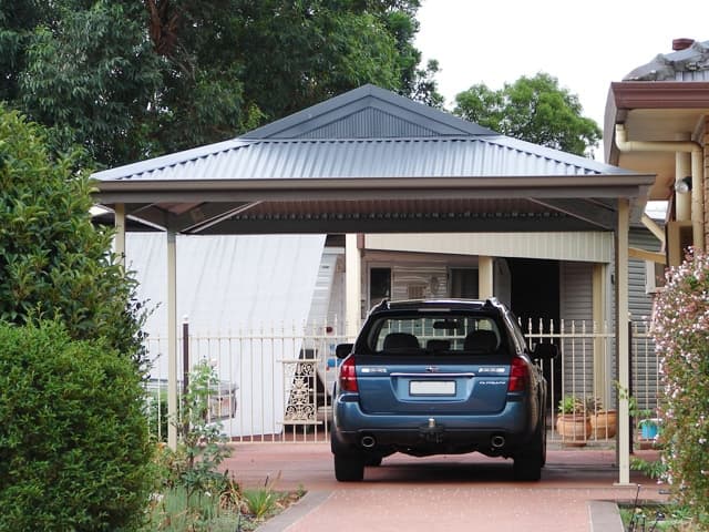 Sunstate Garages & Sheds garage doors work in Glenella