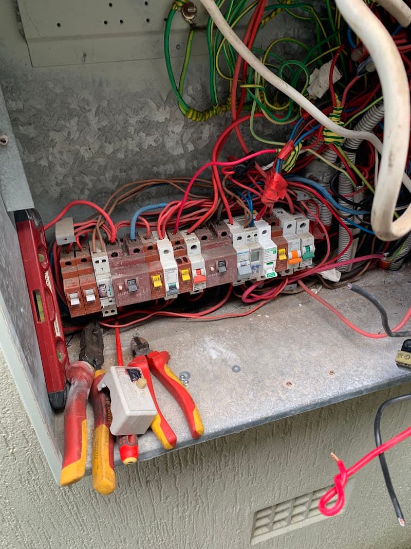 Sydney Electrical Service electrician work in Sydney