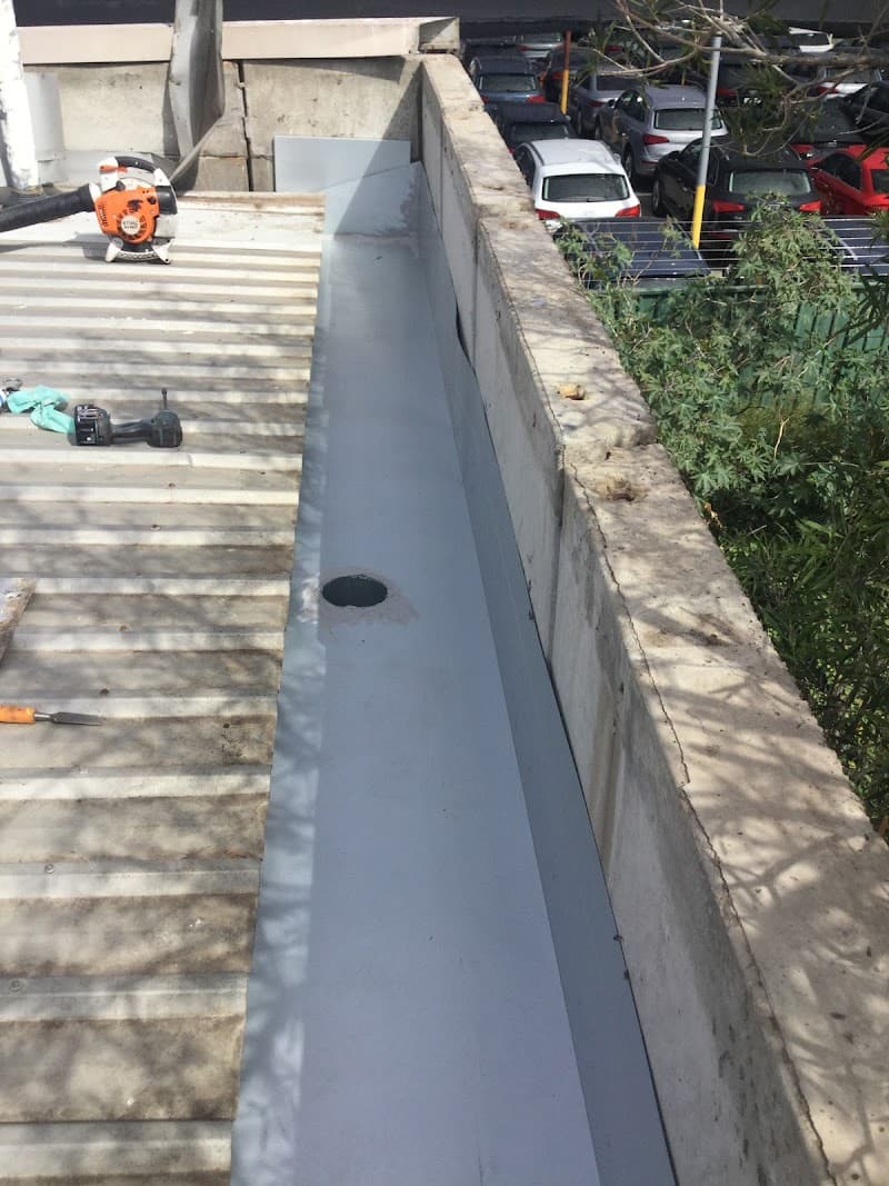 Sydney Gutter Repair gutter cleaning work in Queenscliff