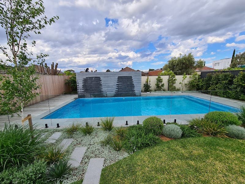 Sydney Pools and Spas pool builder work in Luddenham