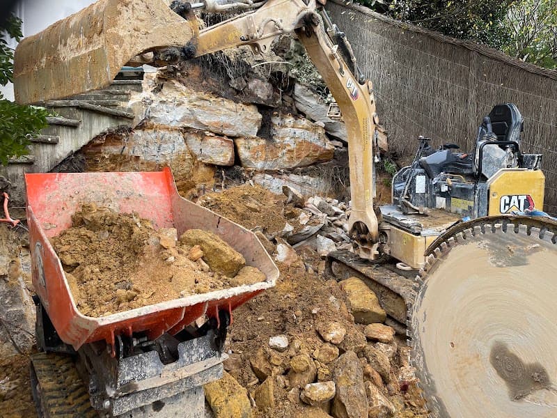 Sydrock Earthworks - Earthmoving contractor Sydney demolition work in Collaroy