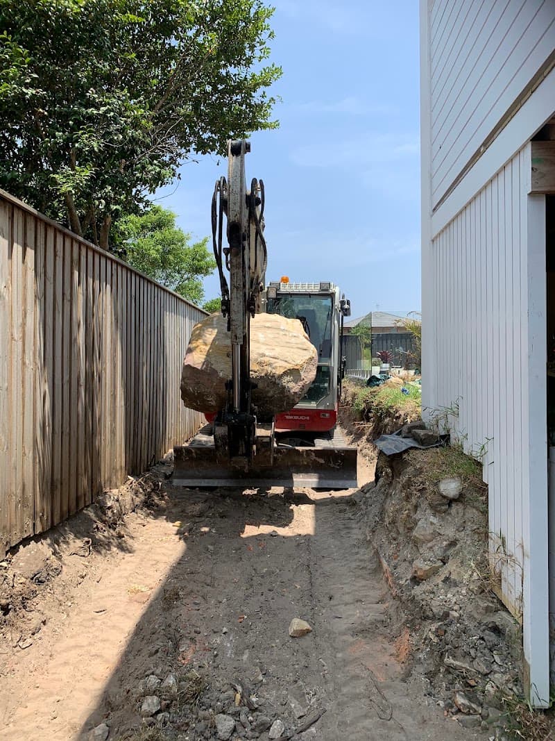 Sydrock Earthworks - Earthmoving contractor Sydney demolition work in Collaroy