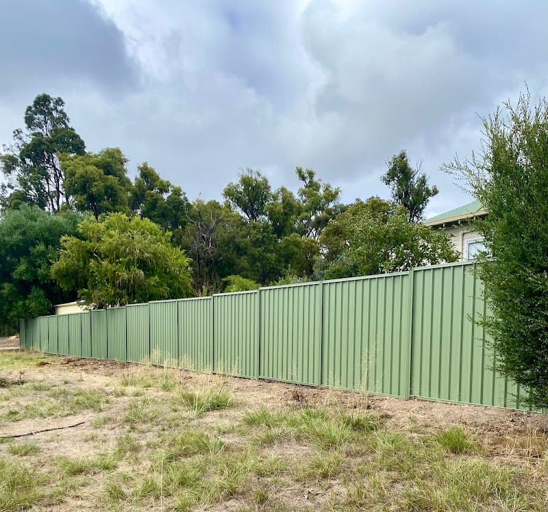 T & V Fencing fencing work in Davenport