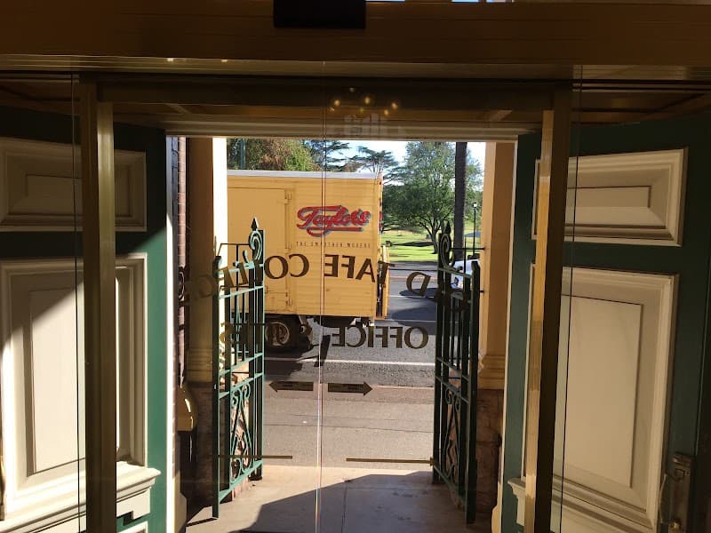 Taylor’s Removals removalist work in Toowoomba City