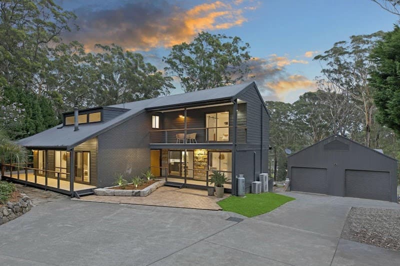 TGS Rowland Master Painters & Decorators painter work in Ettalong Beach