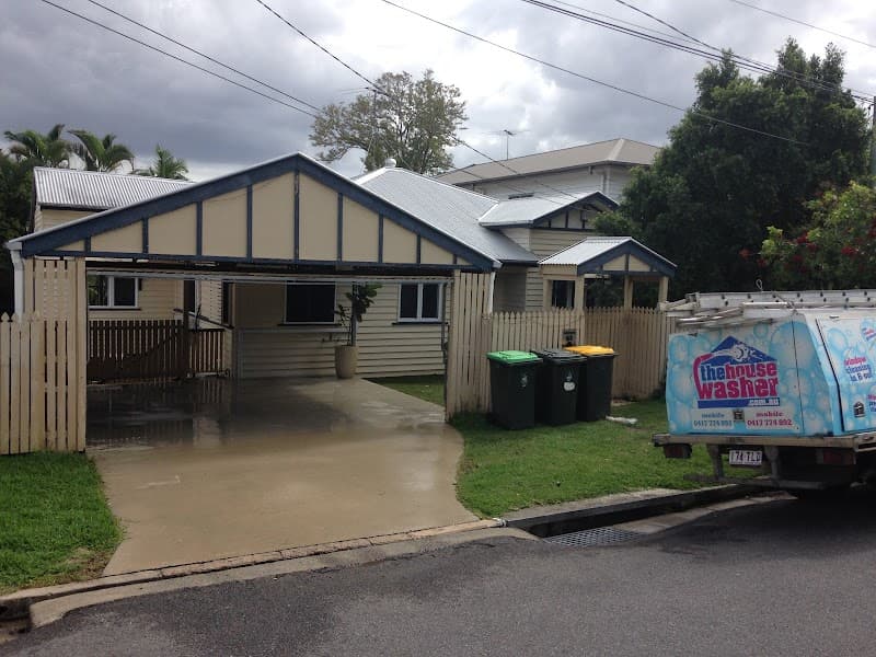 The House Washer cleaning work in Spring Hill