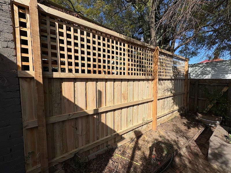 The Melbourne Tradesmen fencing work in East Melbourne