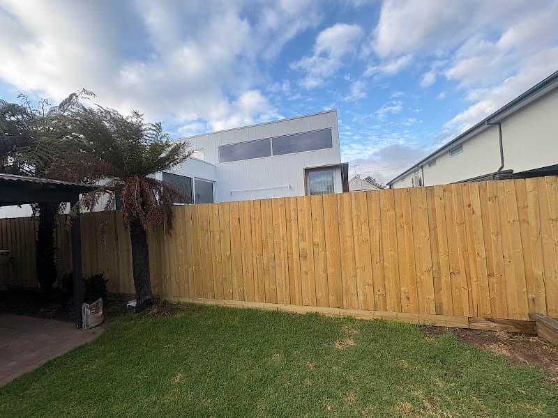 The Melbourne Tradesmen fencing work in East Melbourne