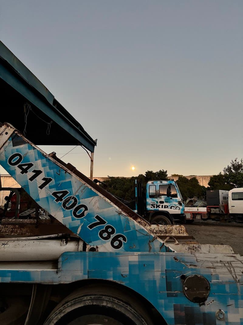 The Skip Co rubbish removal work in Molendinar