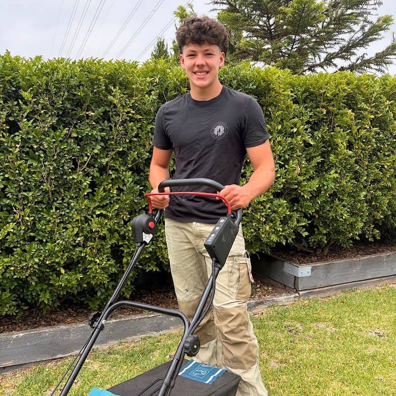 Toby Mows lawn care work in Frenchs Forest