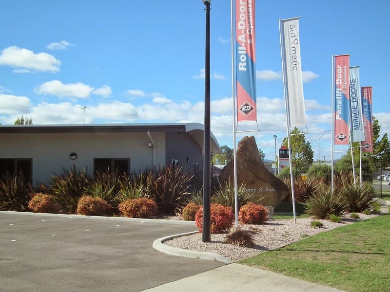 Tom Moore & Son garage doors work in Invermay