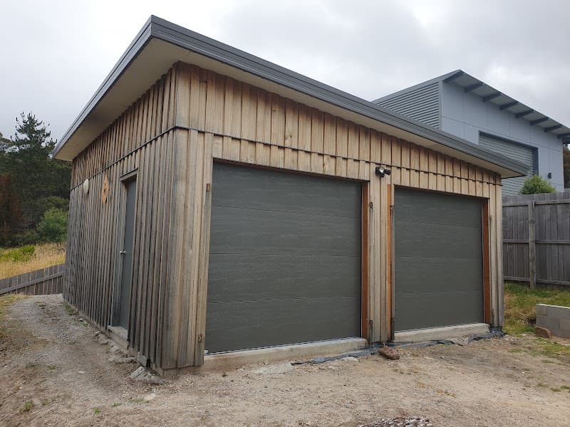 Tom Moore & Son garage doors work in Invermay