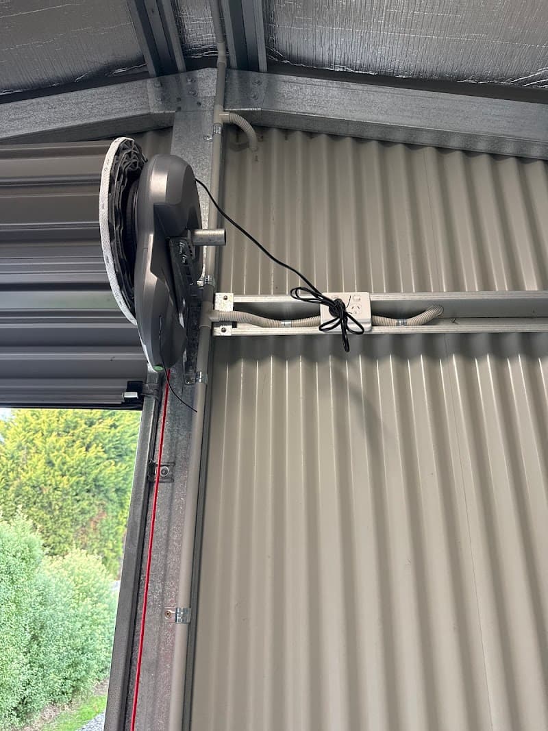 Tom Moore & Son garage doors work in Invermay