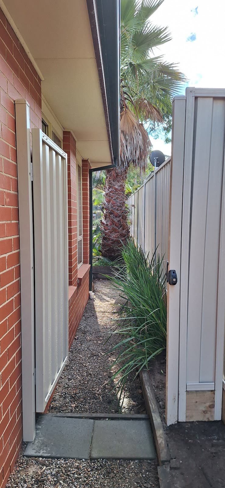Tony Fencing & Gate Automatics Melbourne fencing work in Sunshine