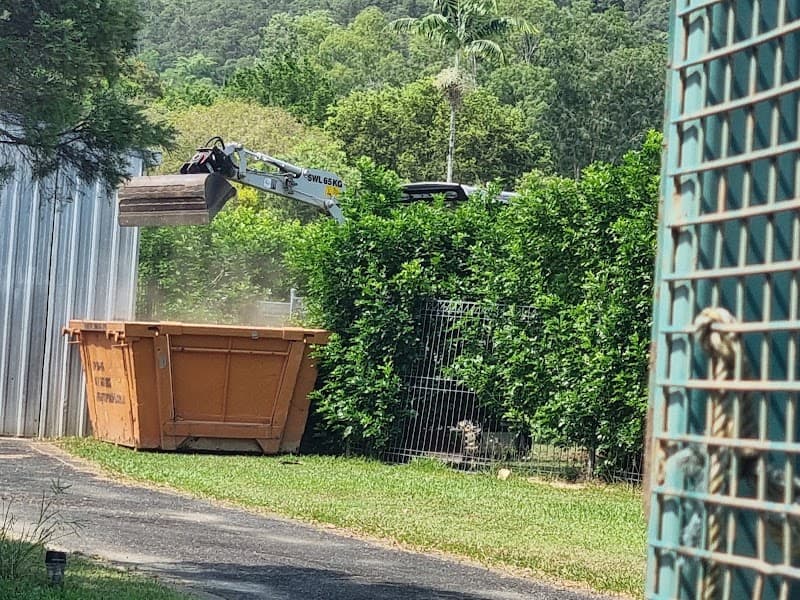Top Skips rubbish removal work in Kamerunga