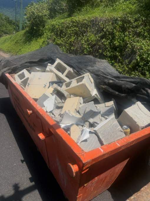 Top Skips rubbish removal work in Kamerunga
