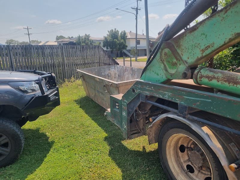Top Skips rubbish removal work in Kamerunga