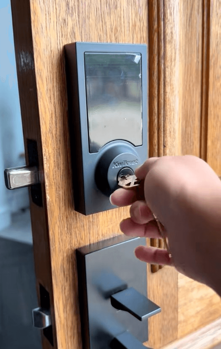 TopONEs eLocksmiths Brisbane locksmith work in Oxley
