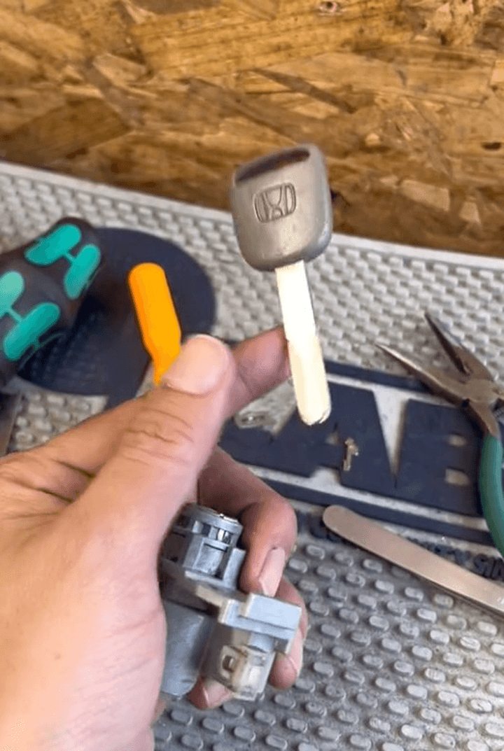 TopONEs eLocksmiths Brisbane locksmith work in Oxley