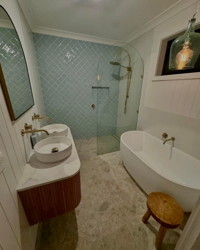 TR Tiling Pty Ltd tiling work in Cliftleigh
