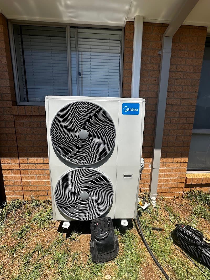 Ultimate Solar Energy solar panel installation work in Tullamarine