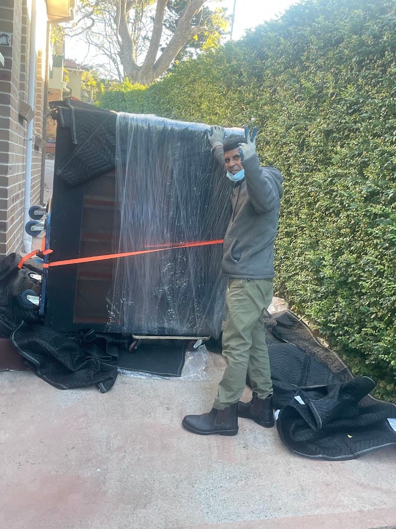 Unique and Smooth Movers removalist work in Parramatta