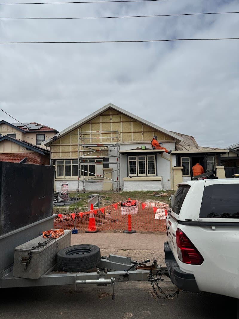 Universal Hazmat Solutions asbestos removal work in Findon