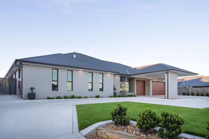 Upscale Painting & Decorating painter work in Sydney