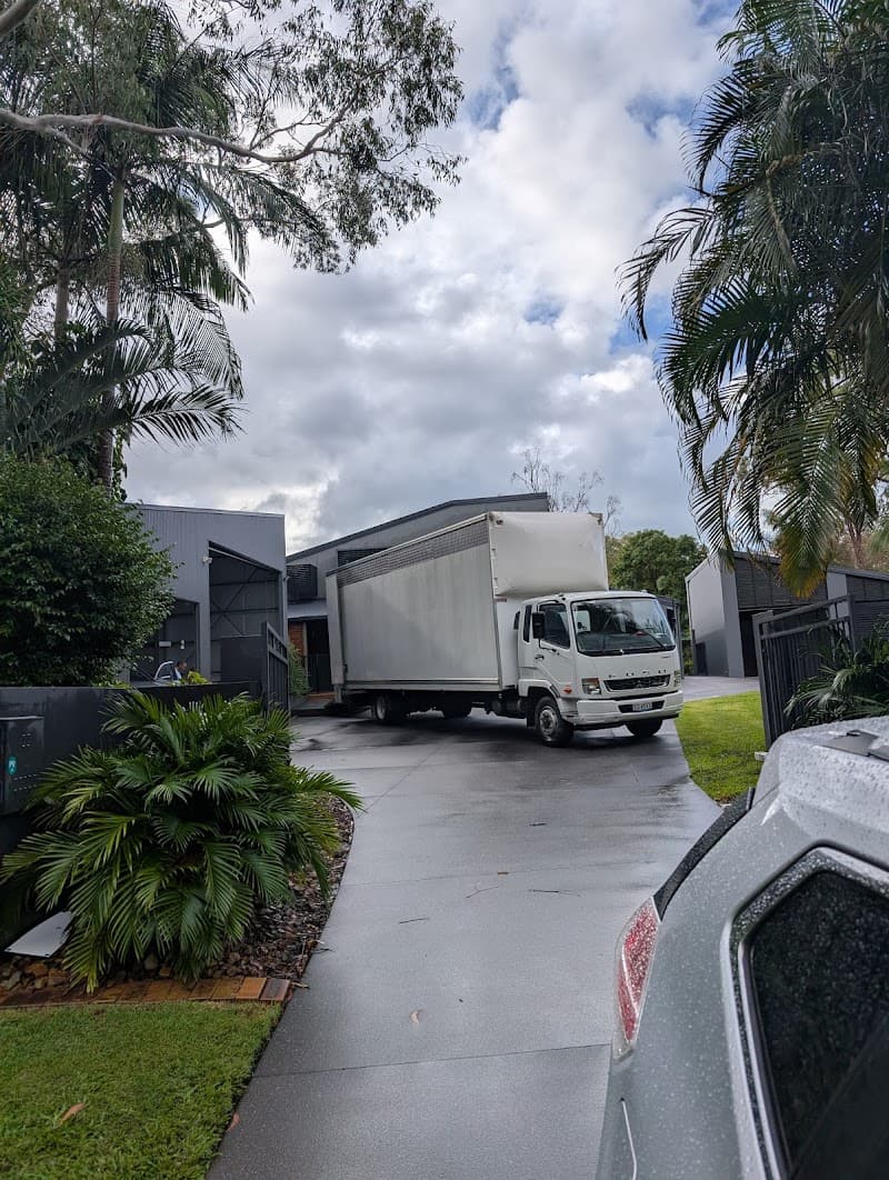 Vaz Power Removals & Storage removalist work in West End