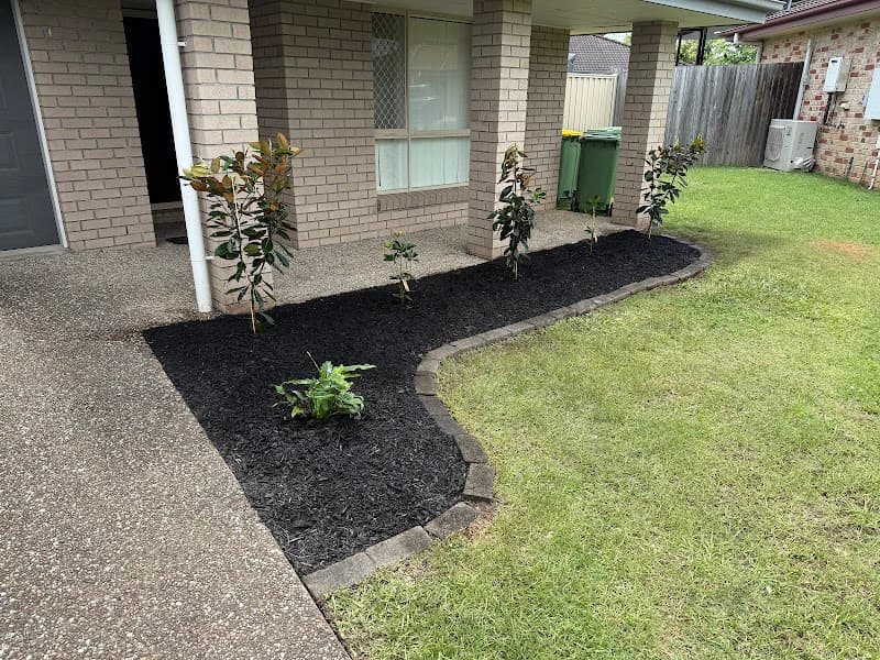Vista Lawn Care lawn care work in Yarrabilba