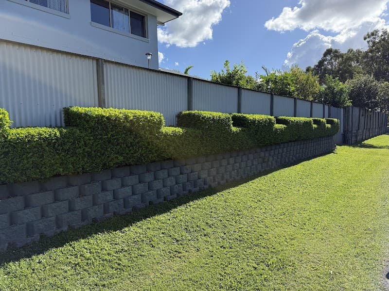 Vista Lawn Care lawn care work in Yarrabilba