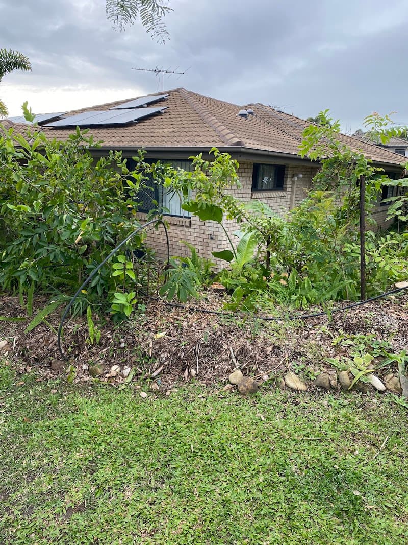 Vista Lawn Care lawn care work in Yarrabilba