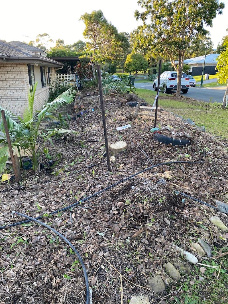 Vista Lawn Care lawn care work in Yarrabilba
