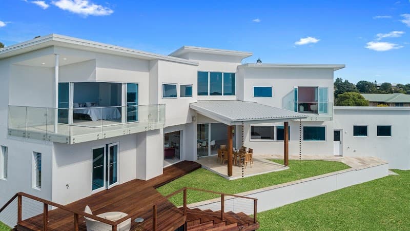 Vivere Homes Pty Ltd kitchen renovation work in Urangan