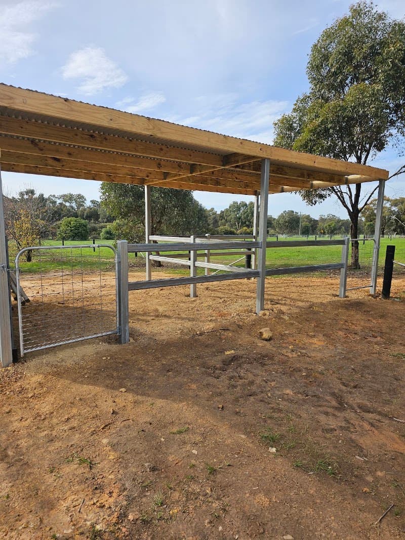 Wahlerts Rural Contracting fencing work in Axe Creek