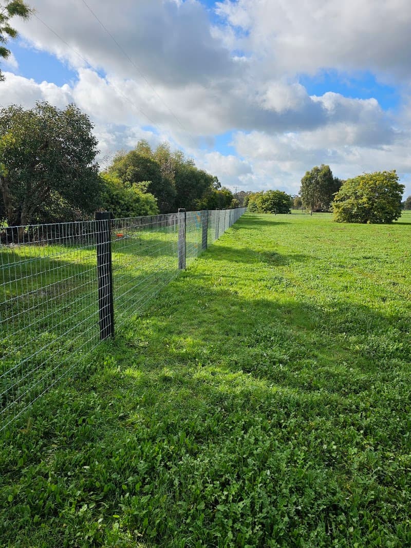 Wahlerts Rural Contracting fencing work in Axe Creek