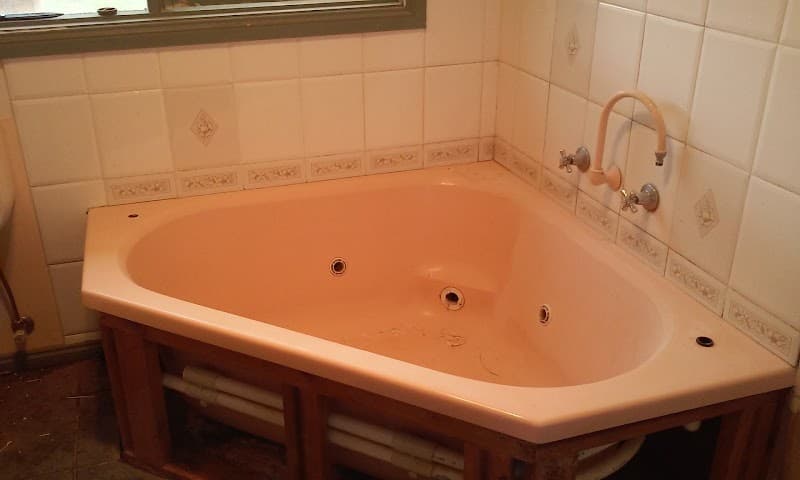 Waylaines Tiling Bath Resurfacing Bendigo-Crack Shower Base Repair Bendigo tiling work in Elphinstone