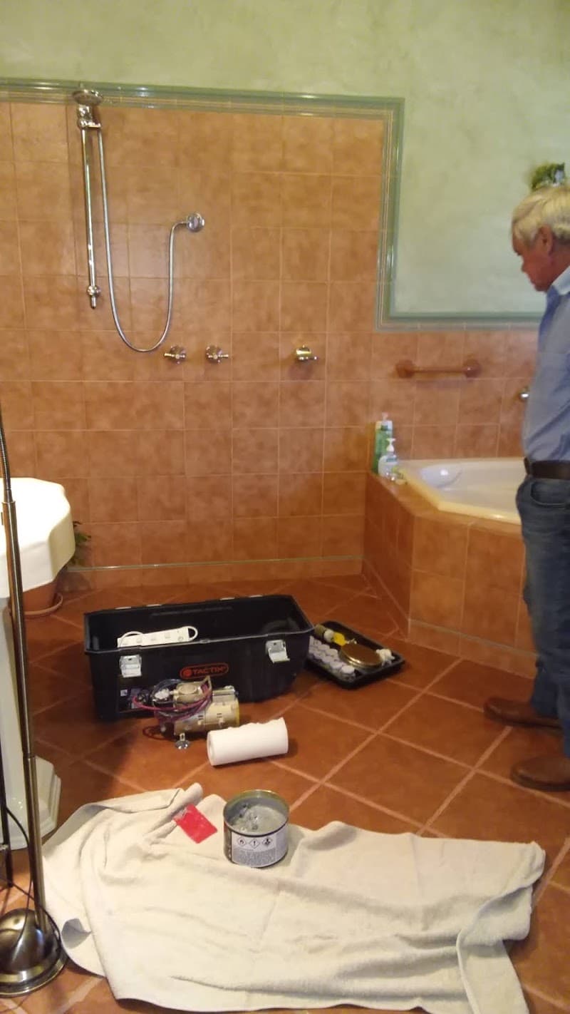 Waylaines Tiling Bath Resurfacing Bendigo-Crack Shower Base Repair Bendigo tiling work in Elphinstone