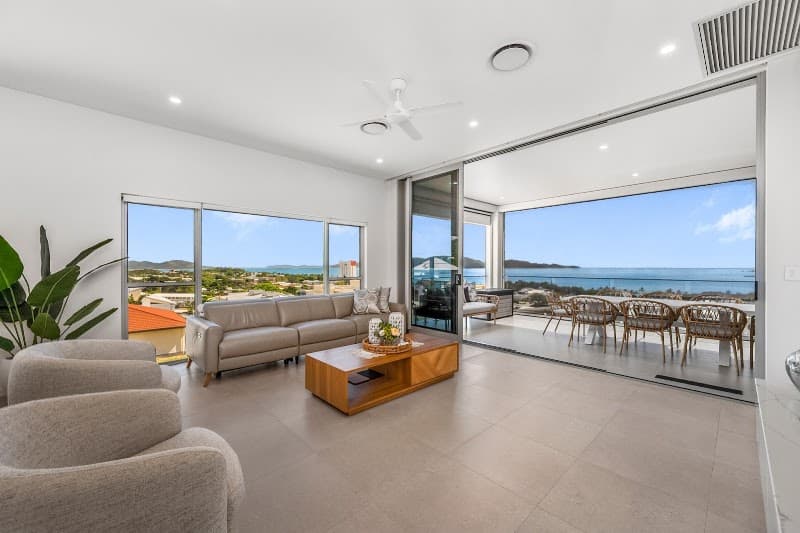 Well Hung Glass & Aluminium glass & glazier work in Aitkenvale