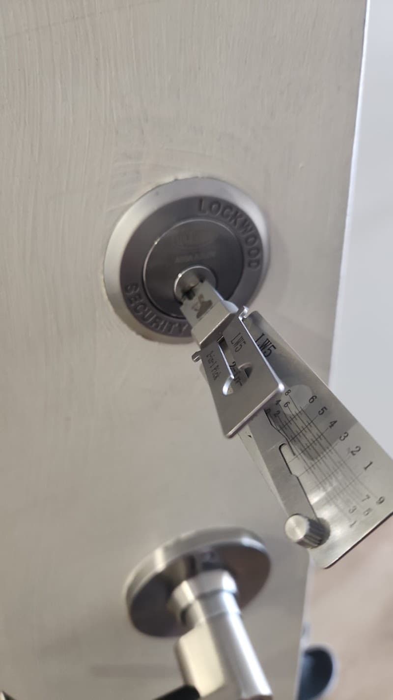 Western Valuix Locksmiths locksmith work in Rosehill