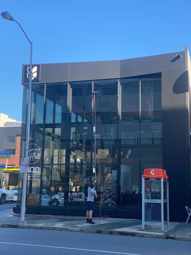 Whitewash Brisbane gutter cleaning work in Bardon