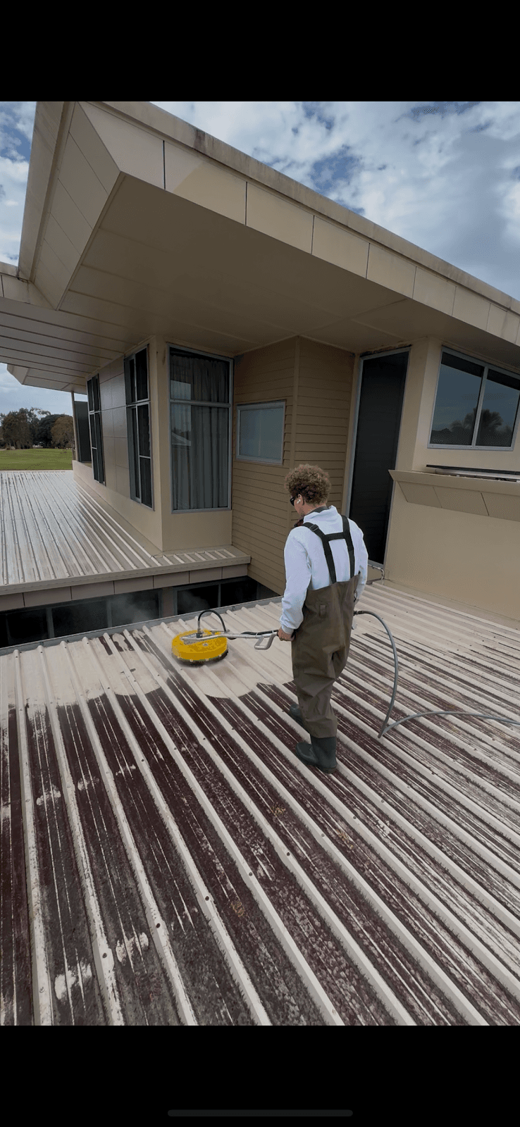 Whitey’s Washing pressure washing work in Maroochydore