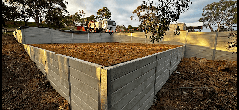 Williams Retaining Pty ltd fencing work in Kalbeeba