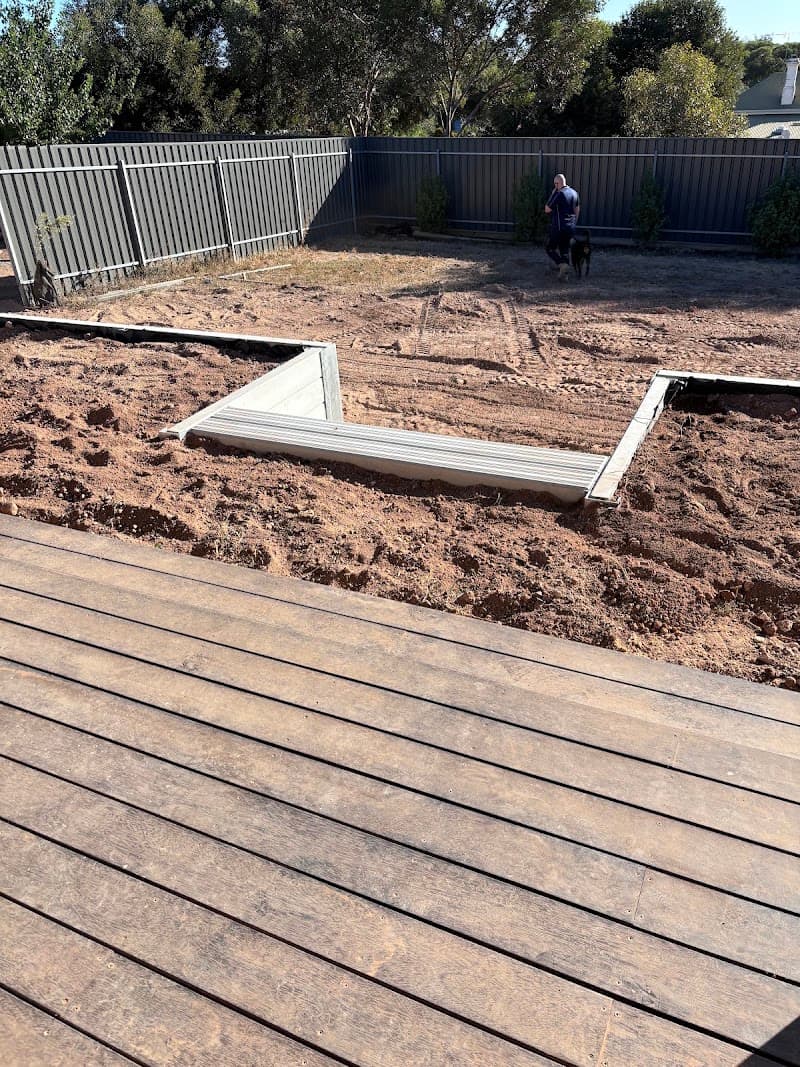 Williams Retaining Pty ltd fencing work in Kalbeeba