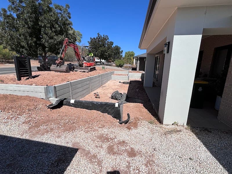 Williams Retaining Pty ltd fencing work in Kalbeeba