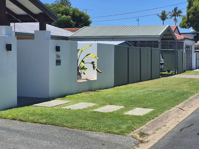 Will’s Lawn Mowing & Trimming Service lawn care work in Bundall