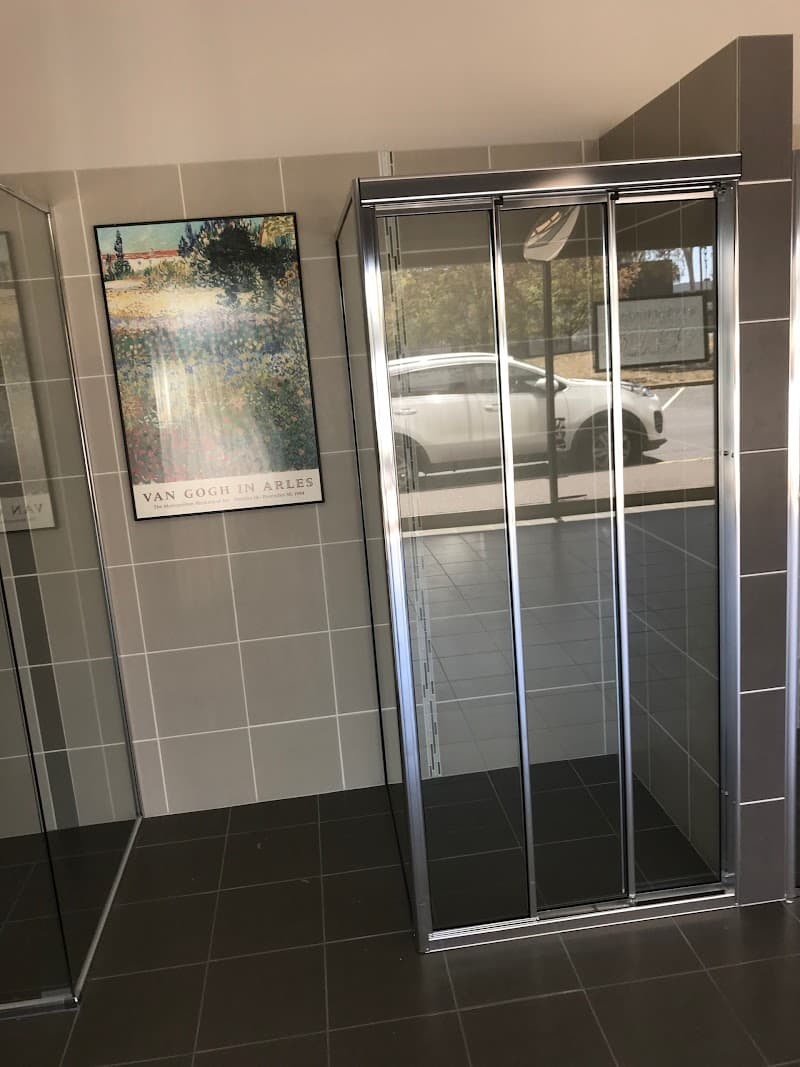 Woden Valley Glass Pty Ltd glass & glazier work in Phillip