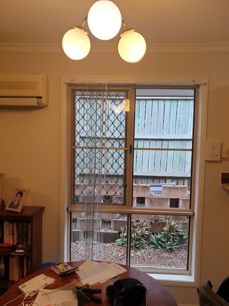 World blinds Queensland curtains & blinds work in Strathpine